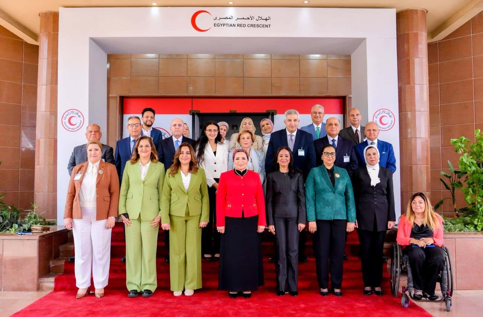 اجتماع برئاسة السيدة انتصار السيسى الرئيسة الشرفية للهلال الاحمر المصرى بحضور أمين عام المجلس الأعلى للجامعات