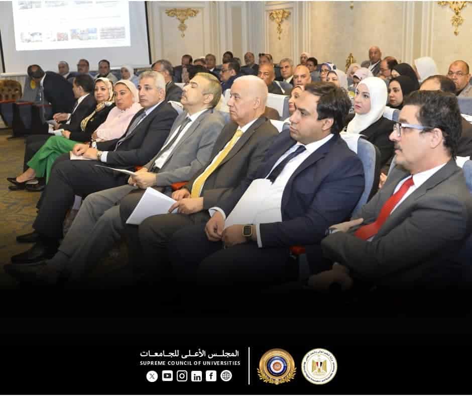 بحضور وزير التعليم العالي أمين عام المجلس الأعلى للجامعات يشارك فى اجتماع للجنة التعليم والبحث العلمي بمجلس النواب .