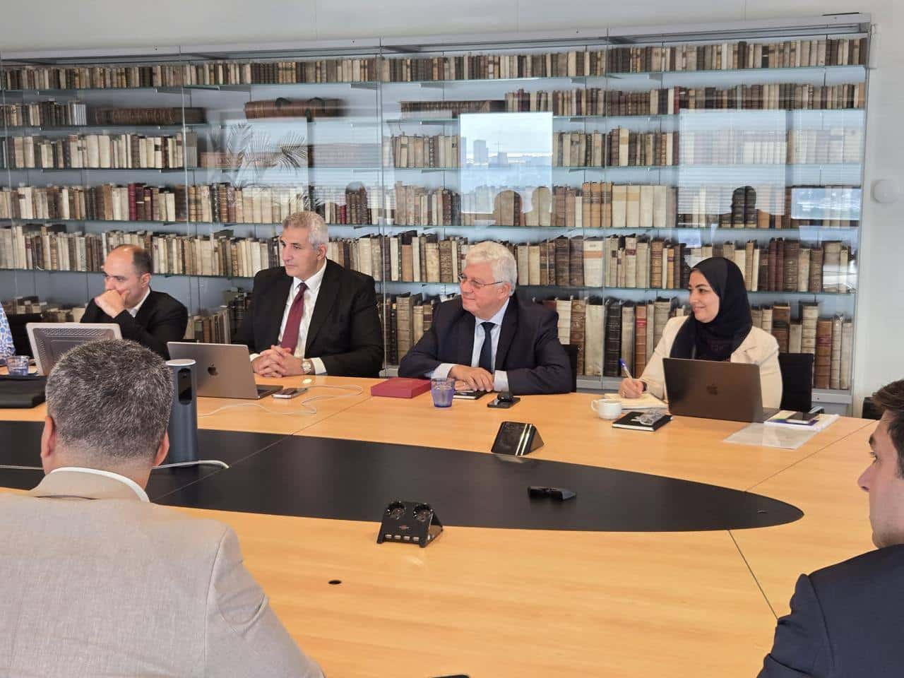 وزير التعليم العالي يزور مقر “إلسيفير” في أمستردام لتعزيز التعاون مع بنك المعرفة المصري والانضمام لشبكة جامعات الجيل الرابع بحضور أمين عام المجلس الأعلى للجامعات