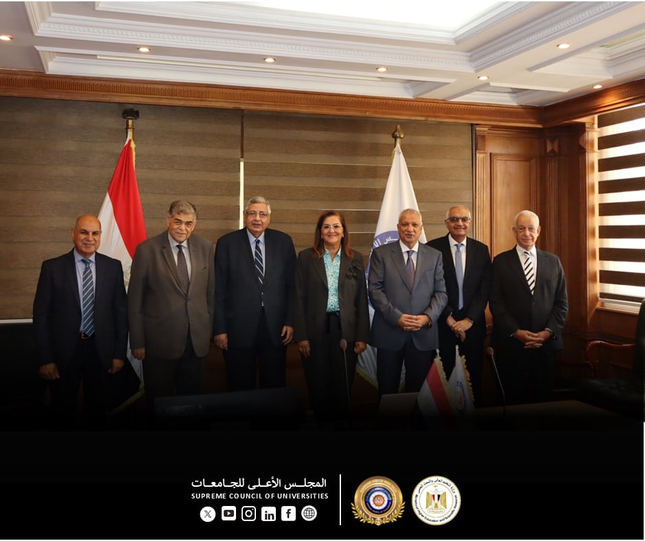 اللجنة المختصة بترشيح السادة رؤساء الجامعات تجري مقابلات السادة المتقدمين لرئاسة جامعة مدينة السادات بمقر أمانة المجلس الأعلى للجامعات