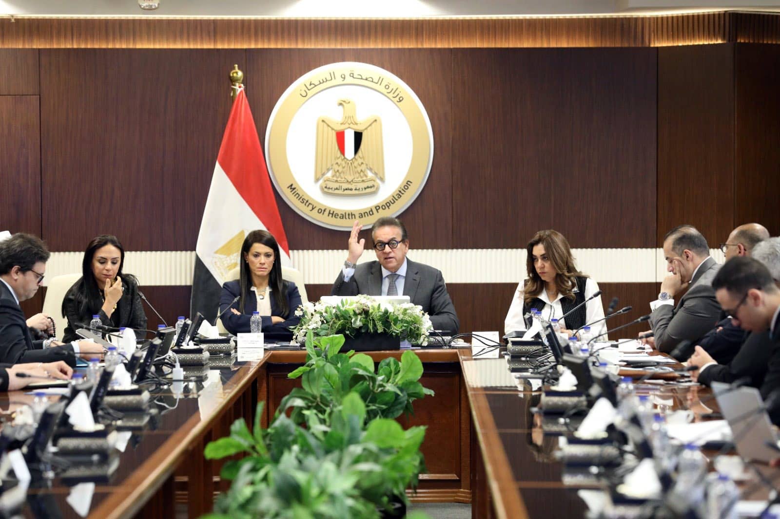 نائب رئيس مجلس الوزراء وزير الصحة يترأس الاجتماع الدوري للمجموعة الوزارية للتنمية البشرية ويهنئ الدكتور خالد العناني بفوزه مديرًا عامًا لليونسكو بحضور أمين المجلس الأعلى للجامعات