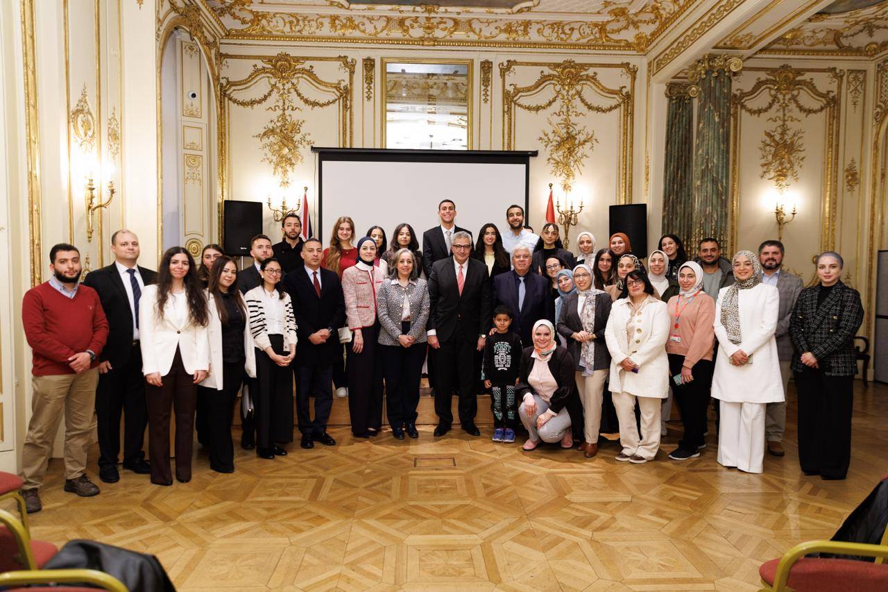 وزير التعليم العالي يشارك في مؤتمر “Going Global” بلندن ويجتمع مع الطلاب المصريين الدارسين بالمملكة المتحدة ومسؤولي شركة “Pearson” بحضور أمين المجلس الأعلى للجامعات