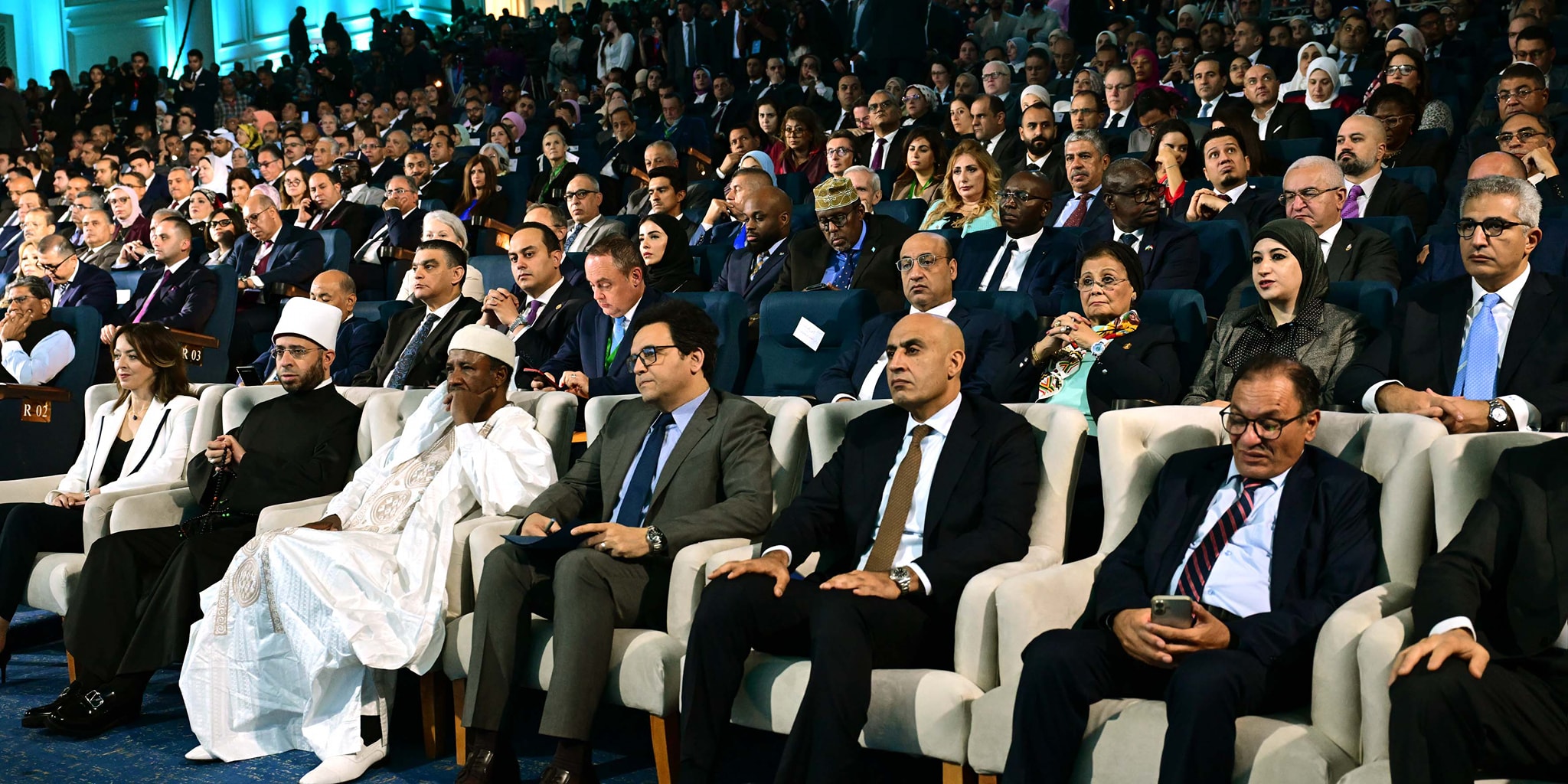 تحت رعاية فخامة السيد رئيس الجمهورية: الدكتور مصطفى مدبولي رئيس الوزراء يفتتح النسخة الثالثة من المؤتمر العالمي للسكان والصحة والتنمية البشرية (PHDC’25) بحضور الدكتور أيمن عاشور وزير التعليم العالي والبحث العلمي والدكتور مصطفى رفعت أمين المجلس الأعلى للجامعات ولفيف من الوزراء والقادة العالميين