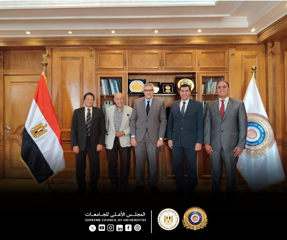 أمين المجلس الأعلى للجامعات يبحث مع “جمعية المصريين خريجي الجامعات البريطانية” سبل ربط الكفاءات المصرية في الخارج بالوطن