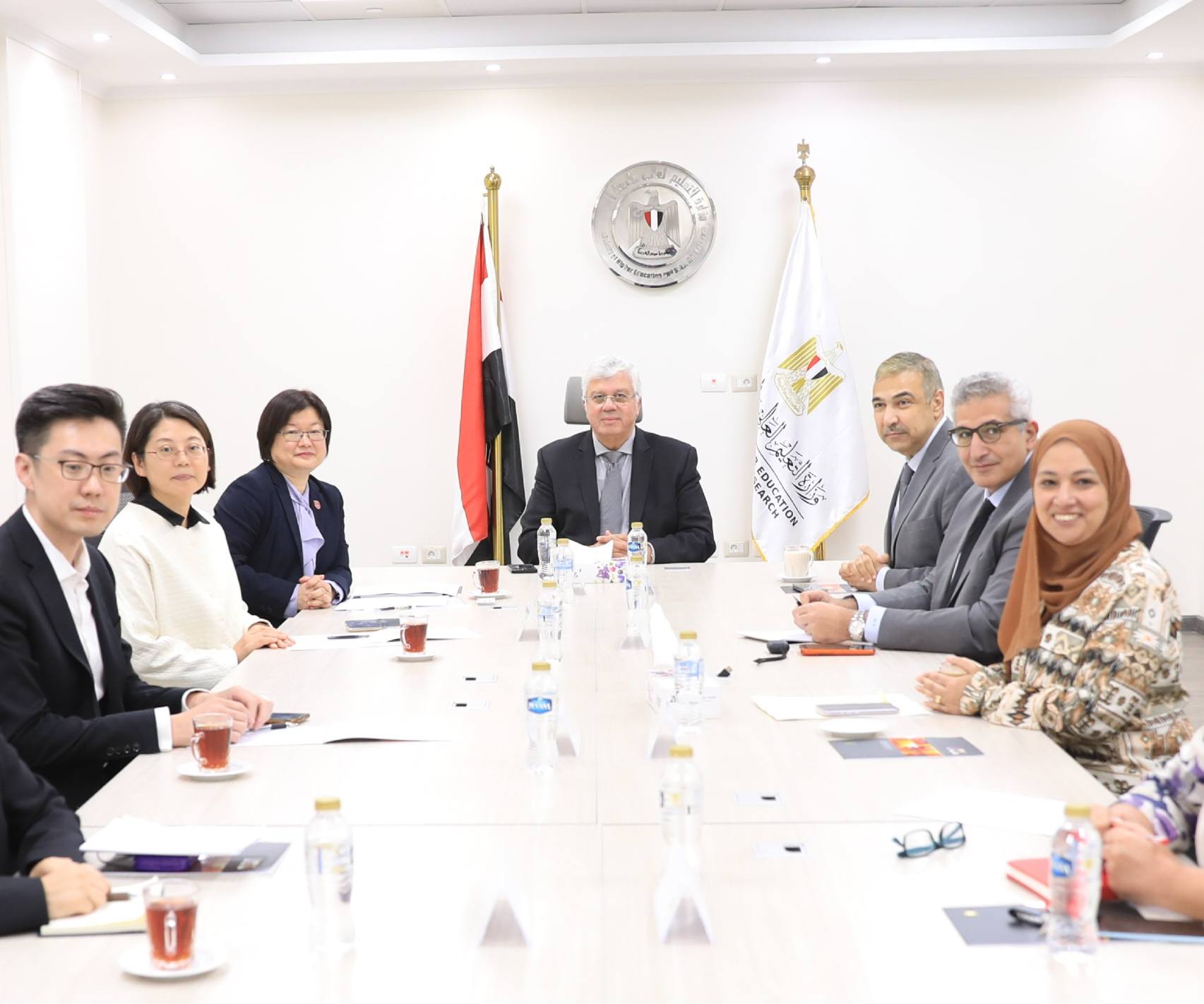 وزير التعليم العالي يبحث سبل تعزيز التعاون مع وفد الجامعة المفتوحة في الصين بحضور أمين المجلس الأعلى للجامعات