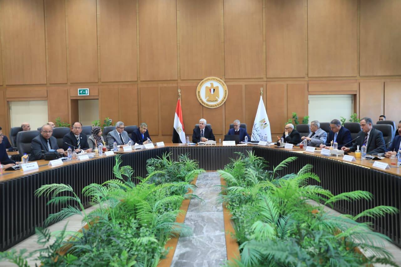 وزير التعليم العالي يترأس اجتماع مجلس الجامعات الأهلية بحضور أمين المجلس الأعلى للجامعات