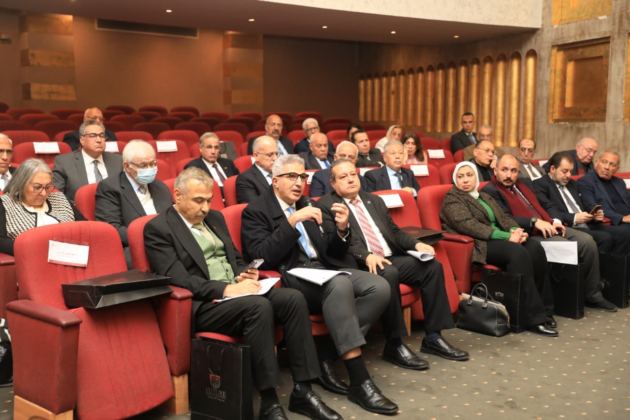 وزير التعليم العالي يترأس اجتماع مجلس الجامعات الخاصة بجامعة المستقبل بحضور أمين المجلس الأعلى للجامعات