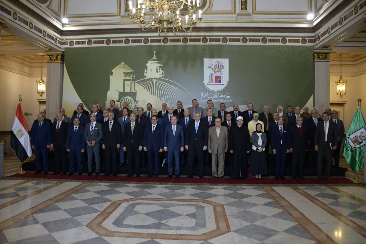 وزير التعليم العالي يترأس اجتماع المجلس الأعلى للجامعات بحضور أمين المجلس الأعلى للجامعات برحاب جامعة القاهرة