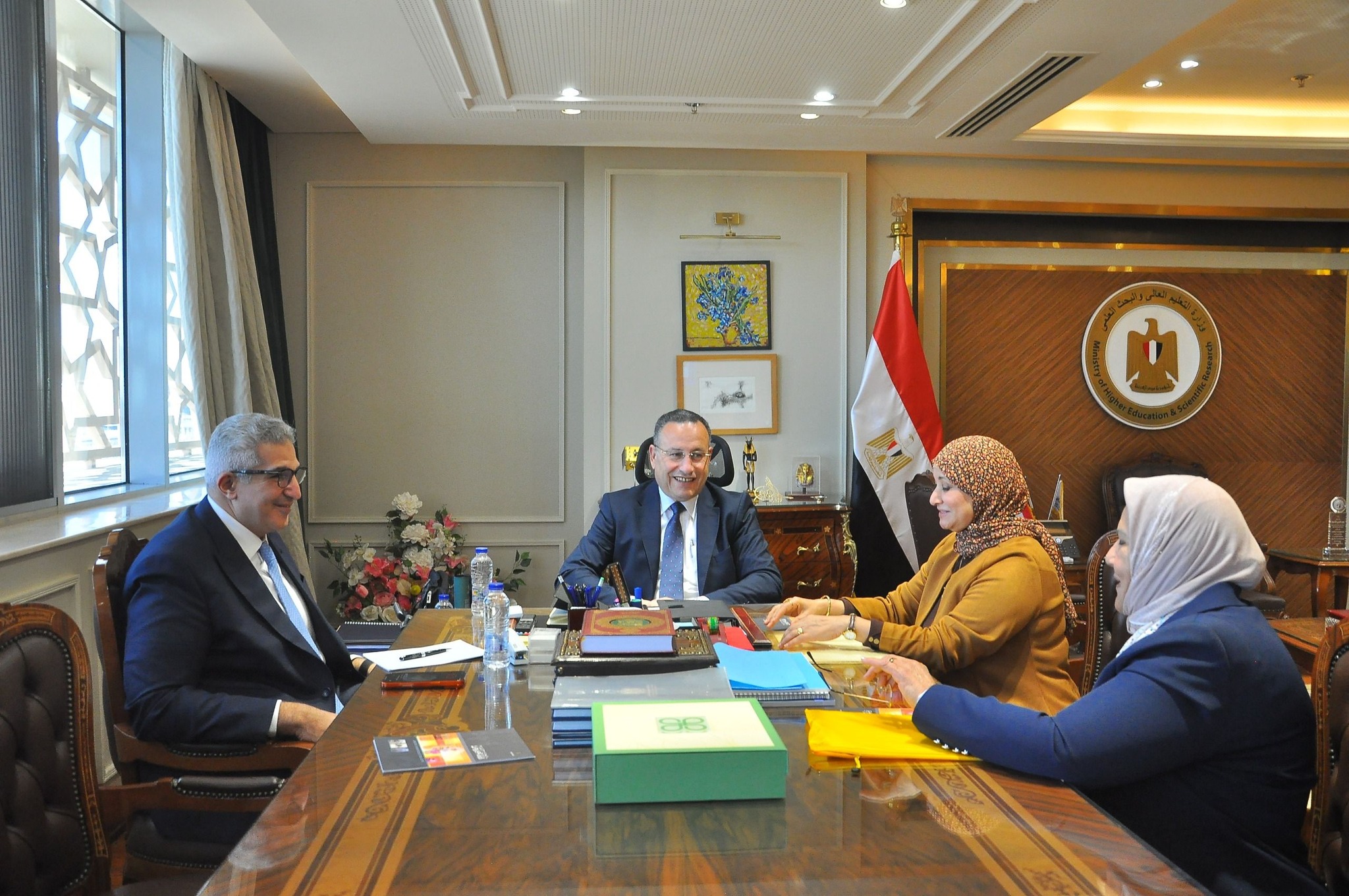 وزير التعليم العالي يبحث تعزيز كفاءة الخريجين بقطاع التمريض وأطقم التمريض بالمستشفيات الجامعية بحضور أمين المجلس الأعلى للجامعات