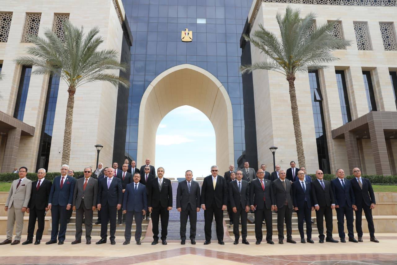 وزير التعليم العالي يترأس اجتماع المجلس الأعلى للجامعات بحضور أمين المجلس الأعلى للجامعات بمقر الوزارة بالعاصمة الجديدة