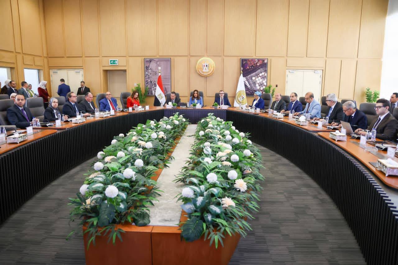 وزراء التنمية المحلية والبيئة والتخطيط والتنمية الاقتصادية والتعليم العالي والبحث العلمي ورئيسة المجلس القومي للمرأة يطلقون المرحلة الرابعة من المبادرة الوطنية للمشروعات الذكية الخضراء بحضور أمين المجلس الأعلى للجامعات