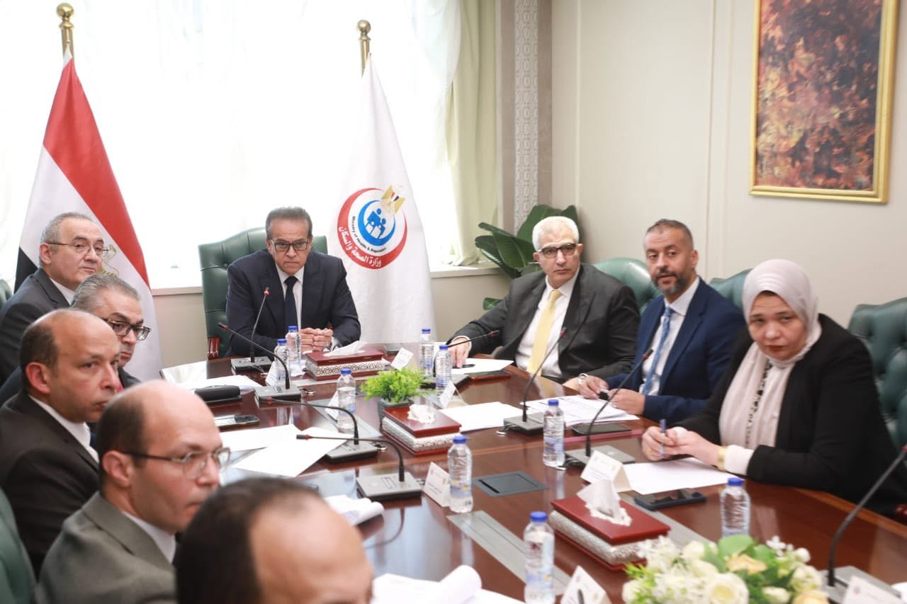 وزير الصحة يترأس اجتماع مجلس إدارة الهيئة العامة للمستشفيات والمعاهد التعليمية بحضور أمين المجلس الأعلى للجامعات