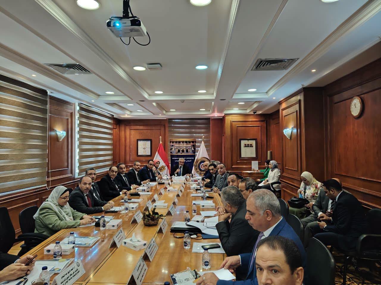 أمين المجلس الأعلى للجامعات يترأس اجتماع المجلس الأعلى لشئون الدراسات العليا والبحوث الدوري بمقر أمانة المجلس