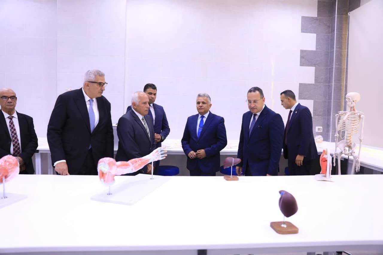 وزير التعليم العالي والقائم بعمل وزير الثقافة يتفقد جامعة السويس الأهلية بحضور أمين المجلس الأعلى للجامعات