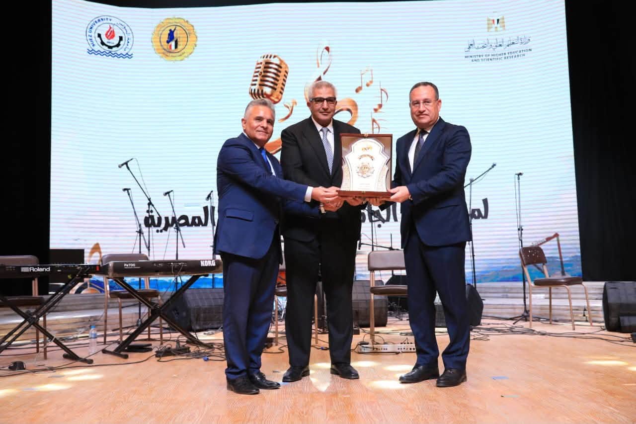 وزير التعليم العالي والقائم بعمل وزير الثقافة ورؤساء الجامعات بحضور أمين المجلس الأعلى للجامعات يشهدون ختام فعاليات مهرجان «طرب» في موسمه الثاني بجامعة السويس