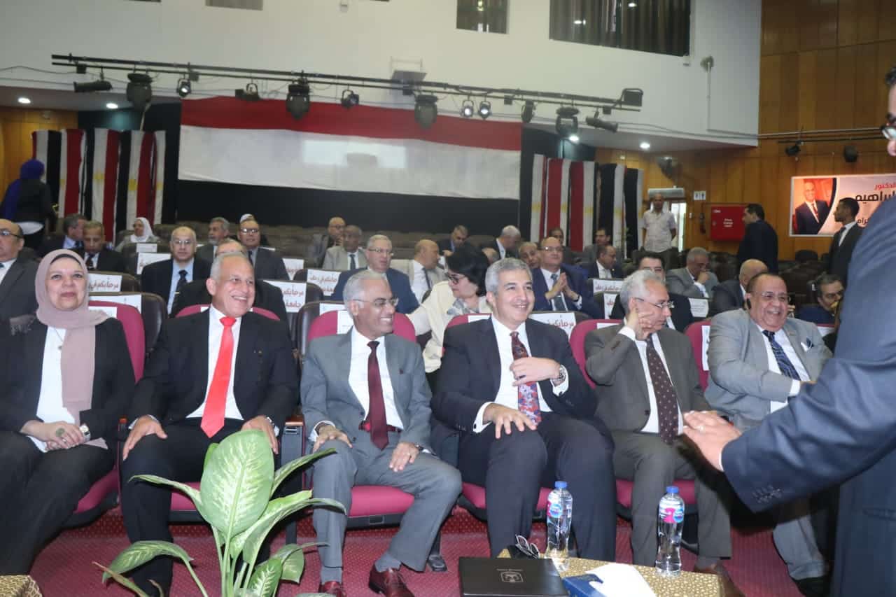 اجتماع المجلس الأعلى لشئون التعليم والطلاب برحاب جامعة بورسعيد (07-05-2023)