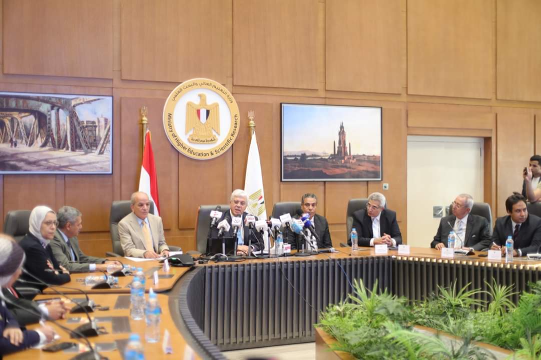 أمين عام المجلس الأعلى للجامعات يشهد المؤتمر الصحفى لوزارة التعليم العالى برئاسة وزير التعليم العالي والبحث العلمى لإعلان نتائج المرحلة الأولى لتنسيق القبول بالجامعات الحكومية والمعاهد