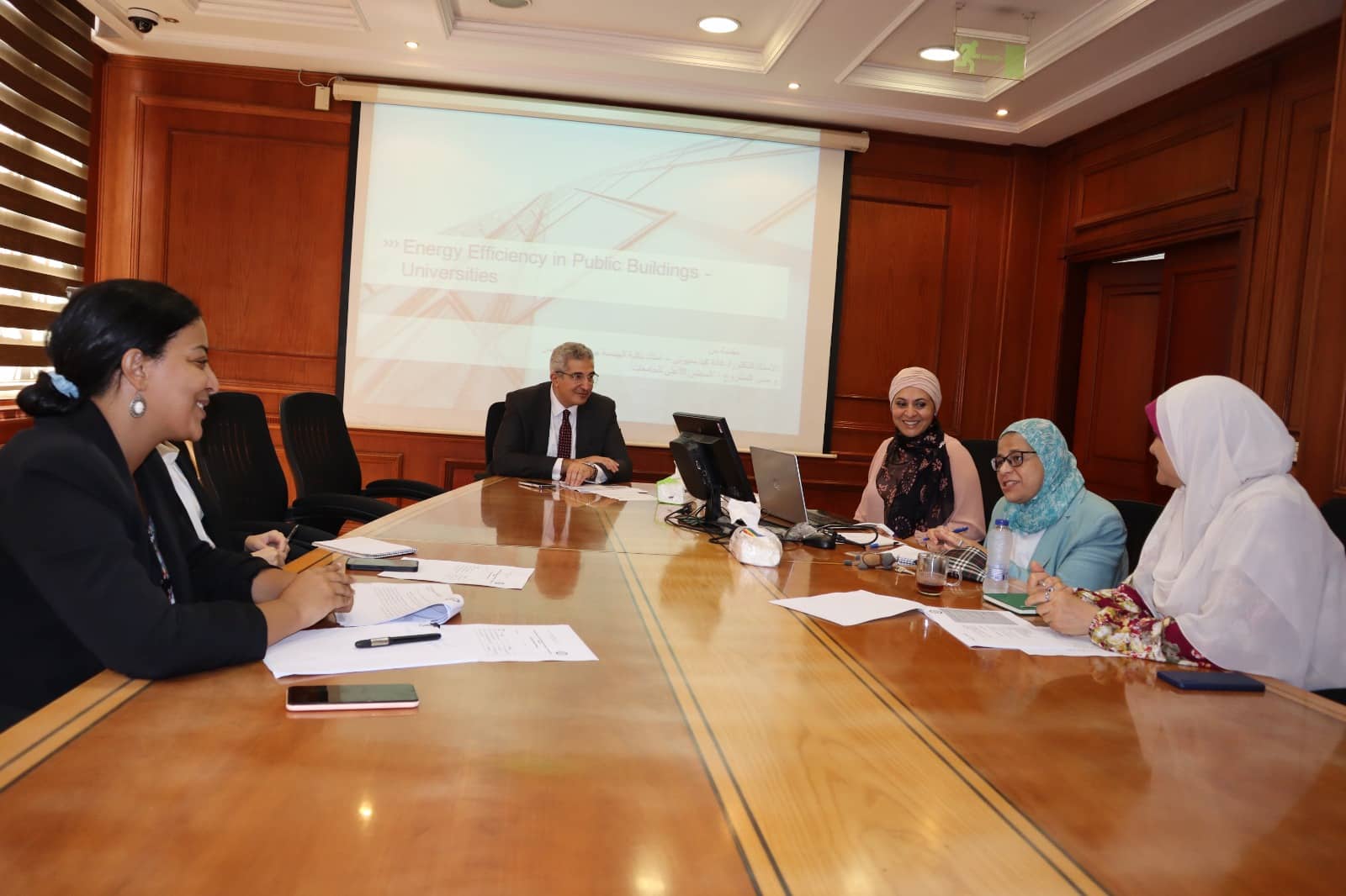 أمين المجلس الأعلى للجامعات يرأس اجتماع اللجنة التوجيهية لمشروع كفاءة الطاقة بالجامعات المصرية الحكومية والذي يتم تنفيذه لصالح الجامعات المصرية الأعضاء في المجلس الأعلي للجامعات