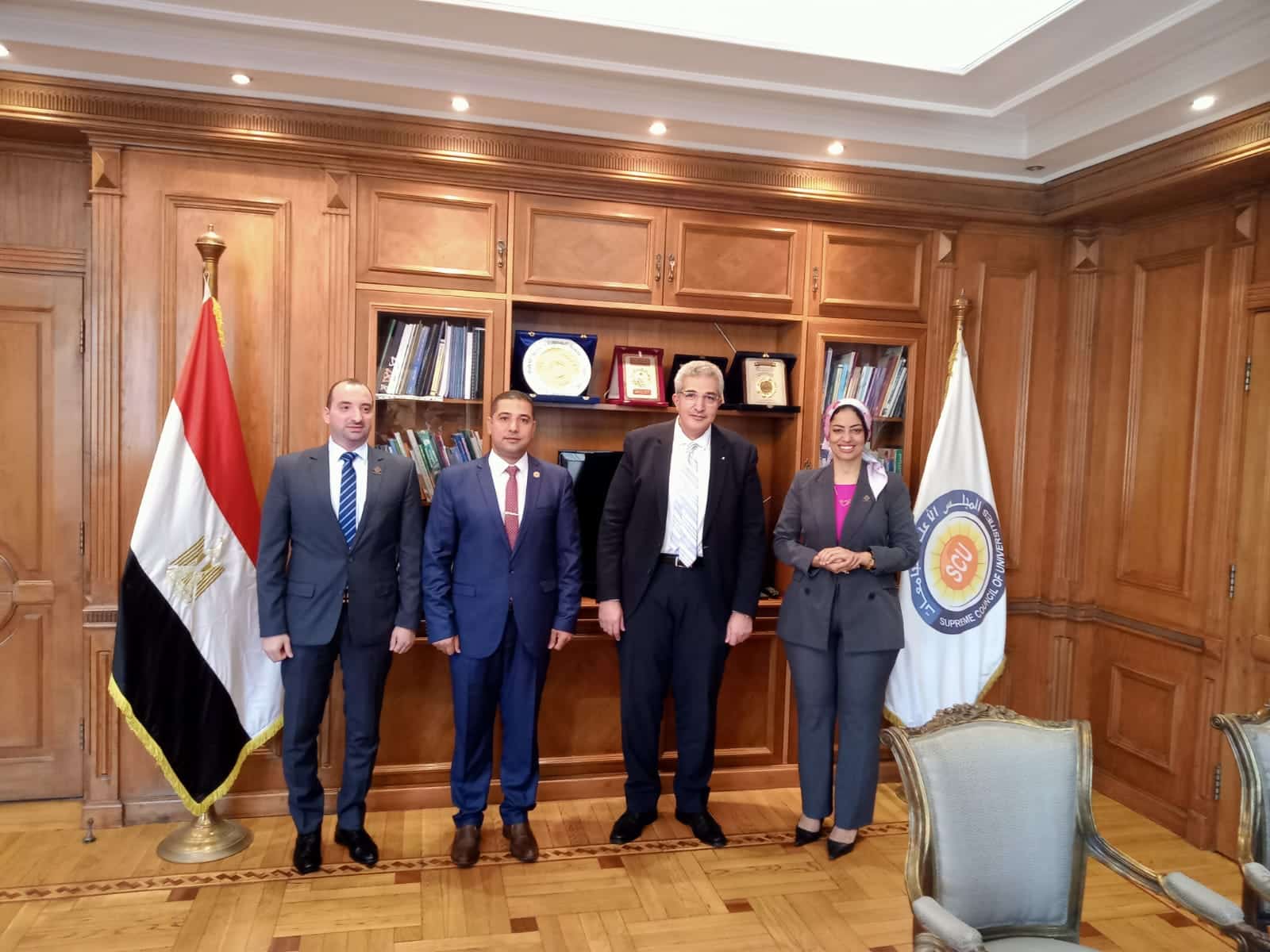 أ.د. مصطفى رفعت – أمين المجلس الأعلى للجامعات يستقبل النائبة رشا كليب – عضو مجلس النواب عن تنسيقية شباب الأحزاب والسياسيين ومسئول مبادرة التماسك الأسري، والأستاذ مؤمن سيد – مسئول الشئون البرلمانية بالتنسيقية