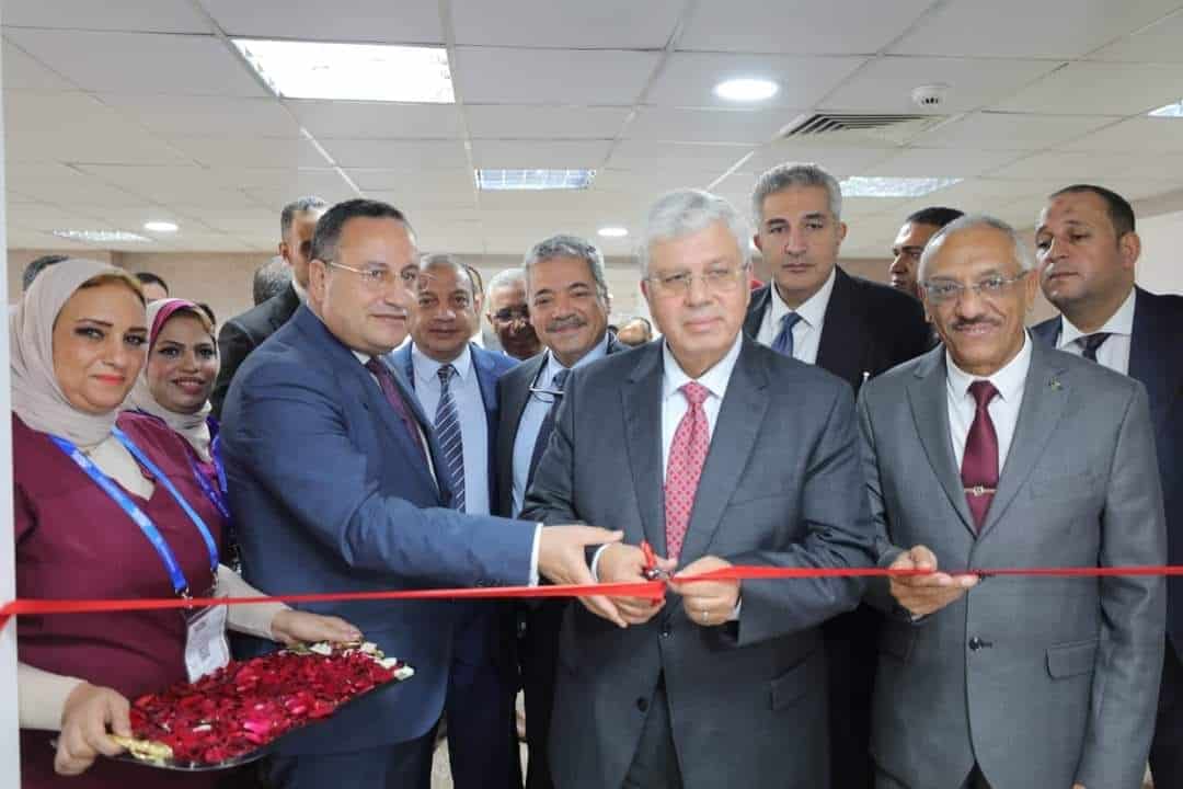 بمشاركه أمين عام المجلس الأعلى للجامعات وزير التعليم العالي يفتتح عدة مشروعات طبية بالمستشفيات الجامعية بجامعة الإسكندرية …