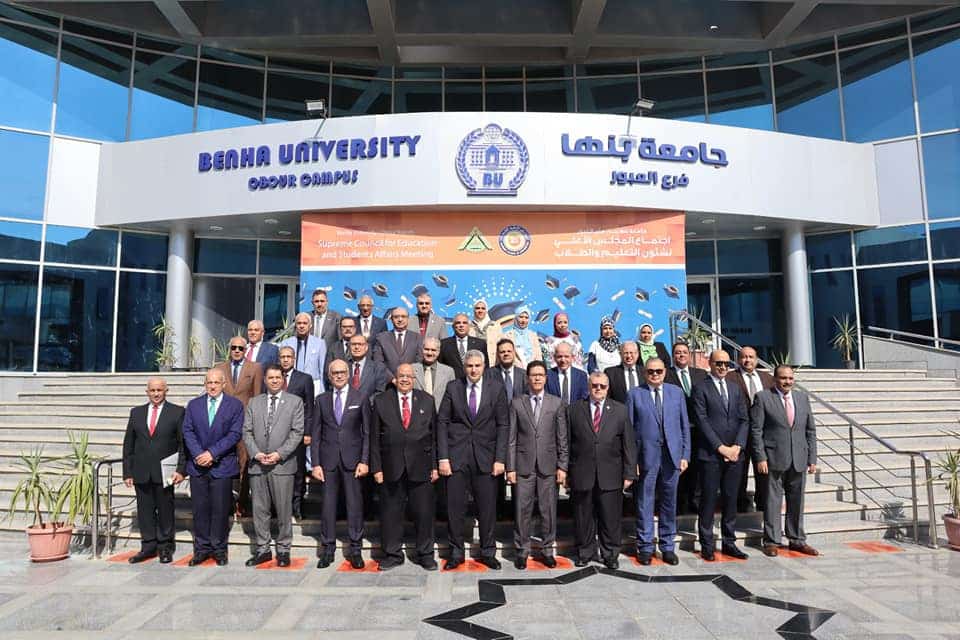 وزير التعليم العالي والبحث العلمي يستعرض تقريرًا مقدمًا  من أمين عام المجلس الأعلى للجامعات حول اجتماع المجلس الأعلى لشئون التعليم والطلاب