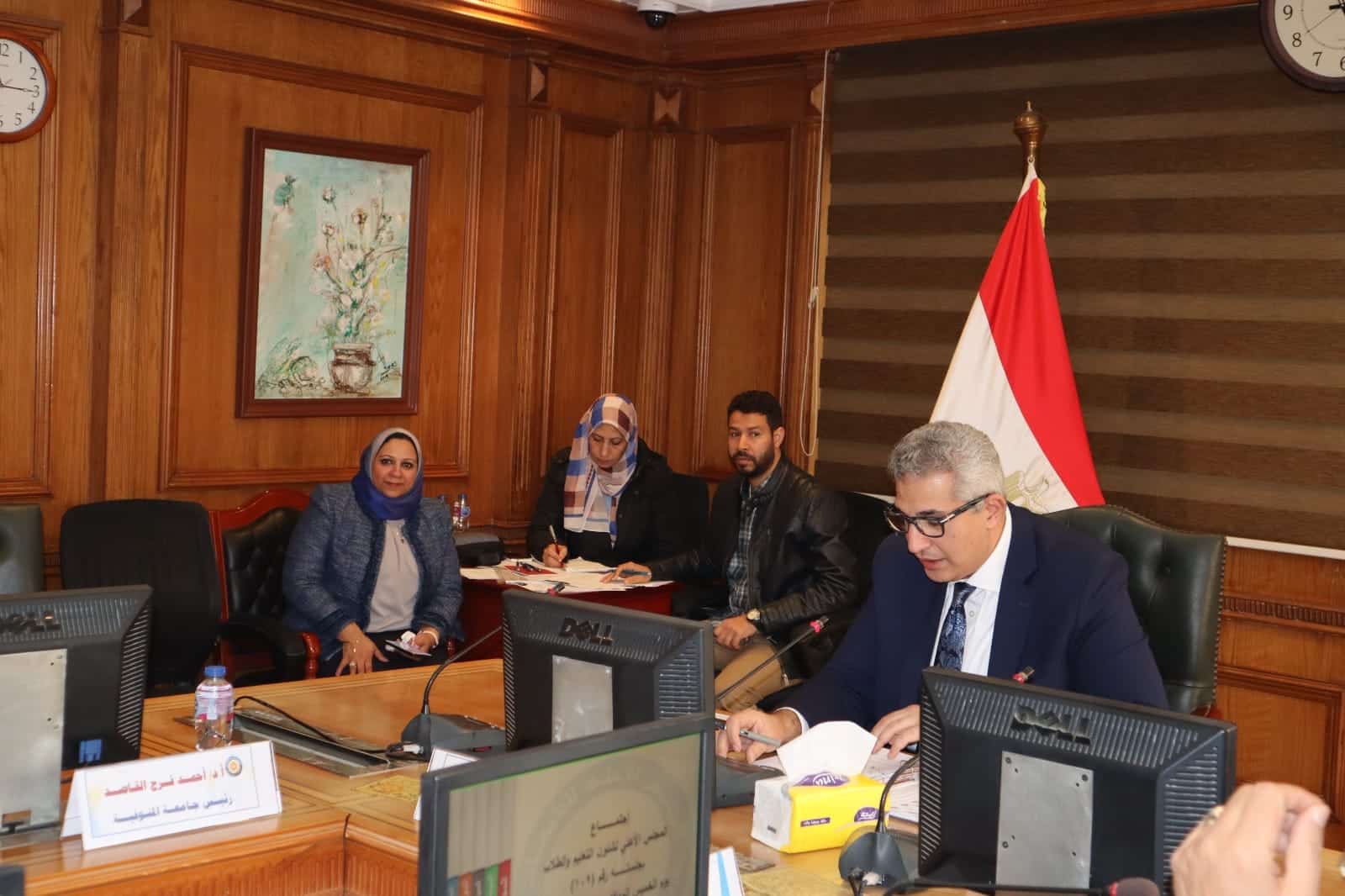 وزير التعليم العالي يستعرض تقريرًا مقدماً من أمين عام المجلس الأعلى للجامعات حول الاجتماع الدوري للمجلس الأعلى لشئون التعليم والطلاب