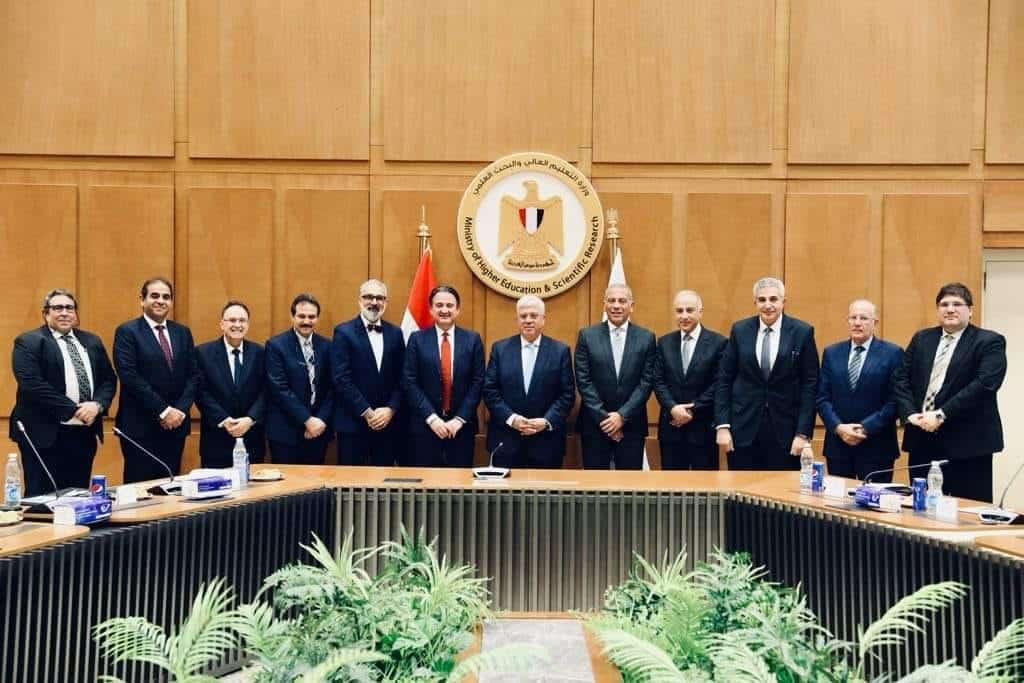 وزير التعليم العالي والبحث العلمي يستقبل وفدًا رفيع المستوى من جامعة تكساس ويشهد توقيع مذكرة تفاهم بين جامعتي باديا وتكساس بحضور أمين عام المجلس الأعلى للجامعات