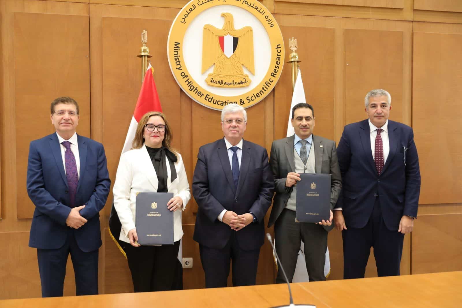 وزير التعليم العالي يشهد توقيع اتفاق تعاون بين جامعة القاهرة “الفرع الدولي” وجامعة إيست لندن، بحضور أمين عام المجلس الأعلى للجامعات