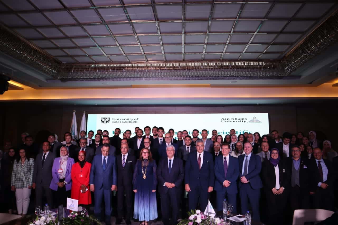 وزير التعليم العالي والبحث العلمي يشهد حفل تخرج الطلاب الحاصلين على الشهادة المزدوجة بكليتي الهندسة والحاسبات والمعلومات جامعة عين شمس بحضور أمين عام المجلس الأعلى للجامعات