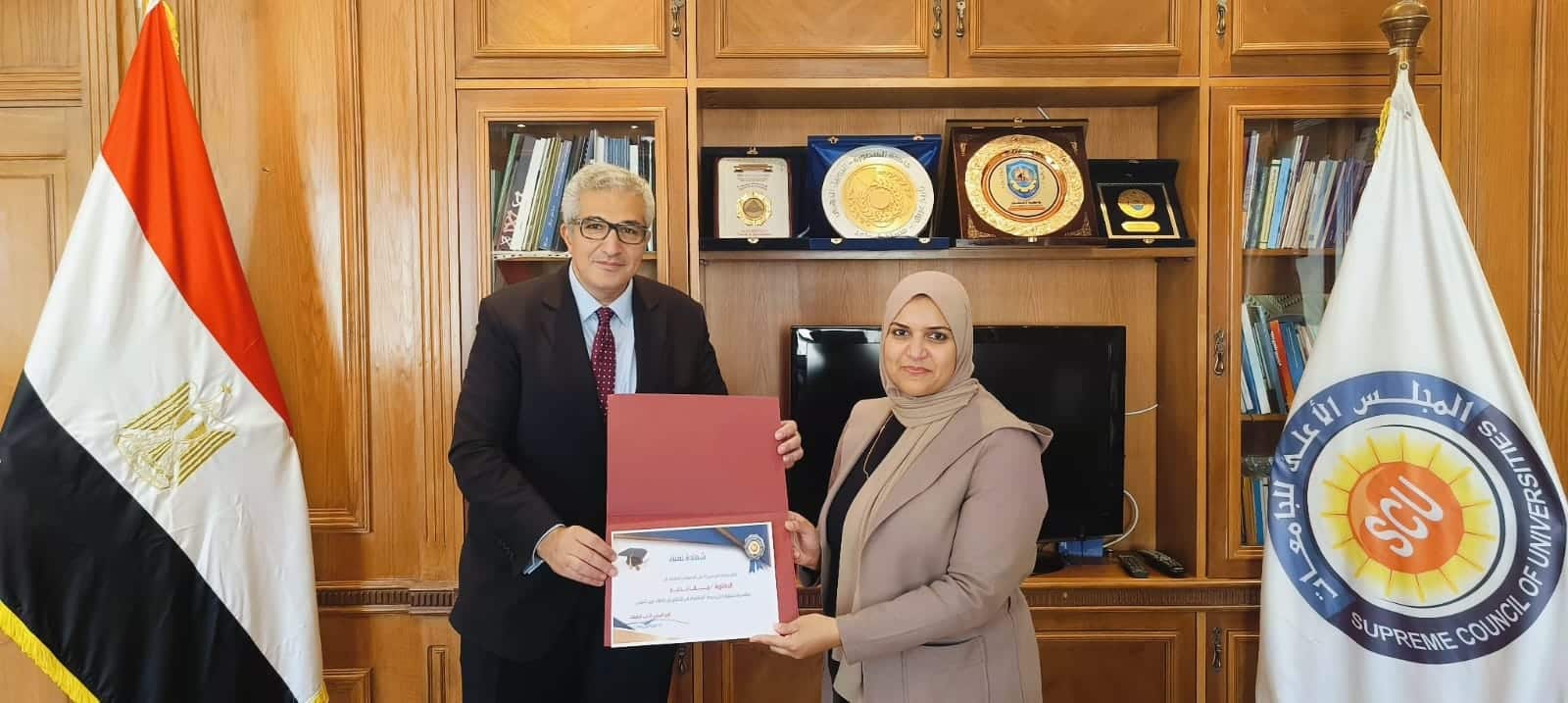 تهنئة أمين عام المجلس الأعلى للجامعات الى الدكتور/ رباب نصار بالإدارة العامة لشئون مكتب أمين المجلس إدارة العلاقات العامة