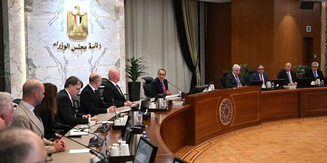 بحضور وزير التعليم العالي والبحث العلمي وأمين عام المجلس الأعلى للجامعات رئيس الوزراء يعقد اجتماعًا مع وزير الثقافة والابتكار المجري ورؤساء 10 جامعات مجرية