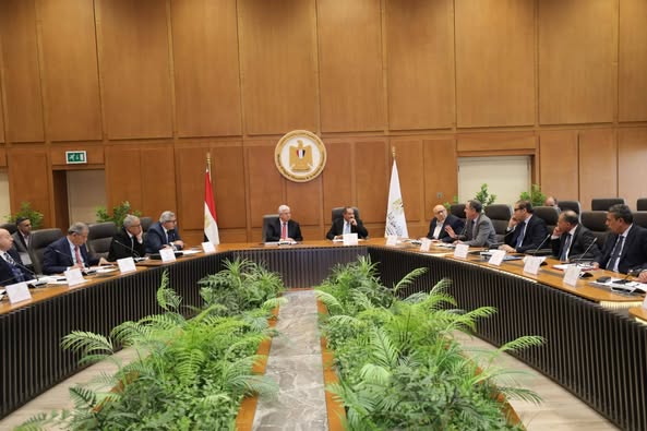 وزير التعليم العالي يرأس اجتماع المجلس الأعلى لشئون المعاهد العالية الخاصة بحضور أمين عام المجلس الأعلى للجامعات