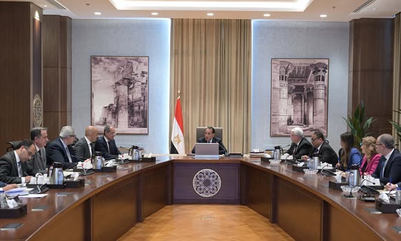 رئيس الوزراء يتابع جهود دعم مدارس We للتكنولوجيا التطبيقية في ضوء ما حققته من نجاح بحضور وزير التعليم العالي والبحث العلمي، وأمين عام المجلس الأعلى للجامعات