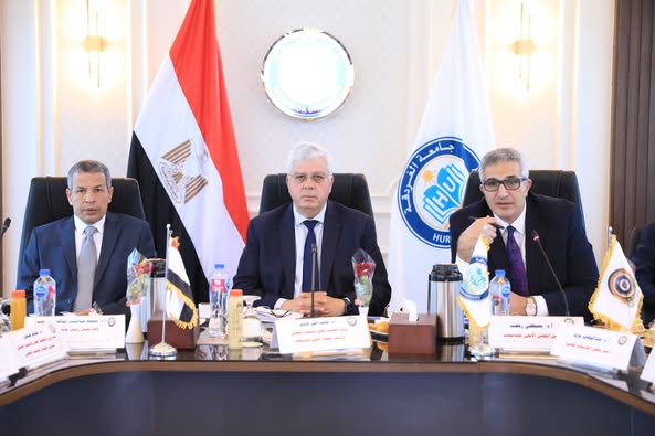 وزير التعليم العالي يترأس اجتماع المجلس الأعلى للجامعات بجامعة الغردقة بحضور أمين عام المجلس الأعلى للجامعات