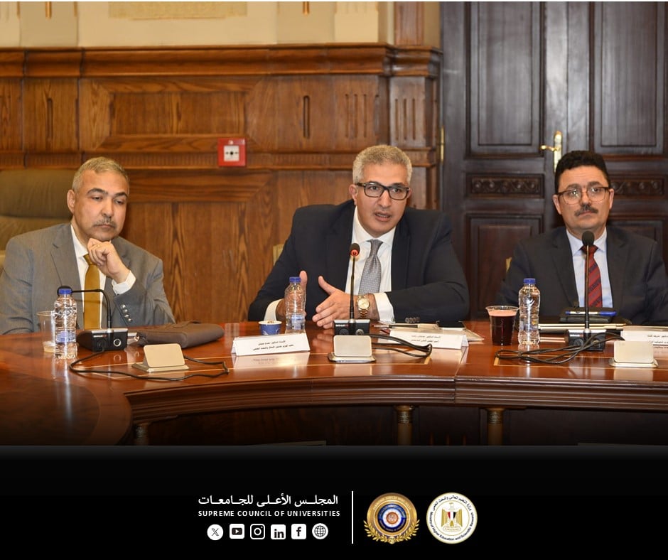 أمين عام المجلس الأعلى للجامعات يشارك فى جلسة حوارية للجنة التعليم والبحث العلمي والاتصالات وتكنولوجيا المعلومات بمجلس الشيوخ .