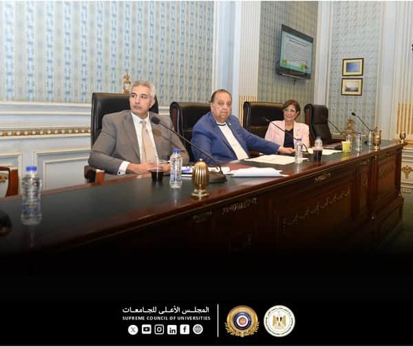 أمين عام المجلس الأعلى للجامعات يشارك فى جلسة حوارية للجنة التعليم والبحث العلمى والاتصالات وتكنولوجيا المعلومات بمجلس الشيوخ .
